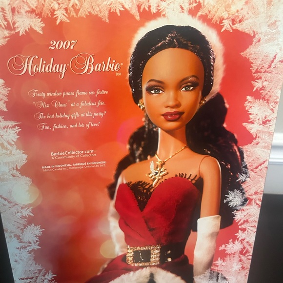 2007 Holiday Barbie African American - Picture 4 of 5